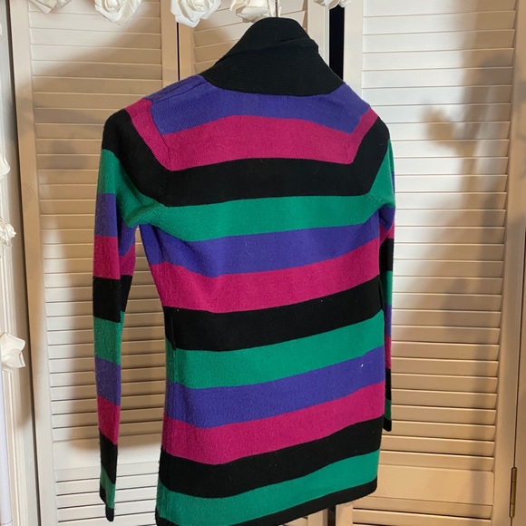 Guess - Picture 3 of 4